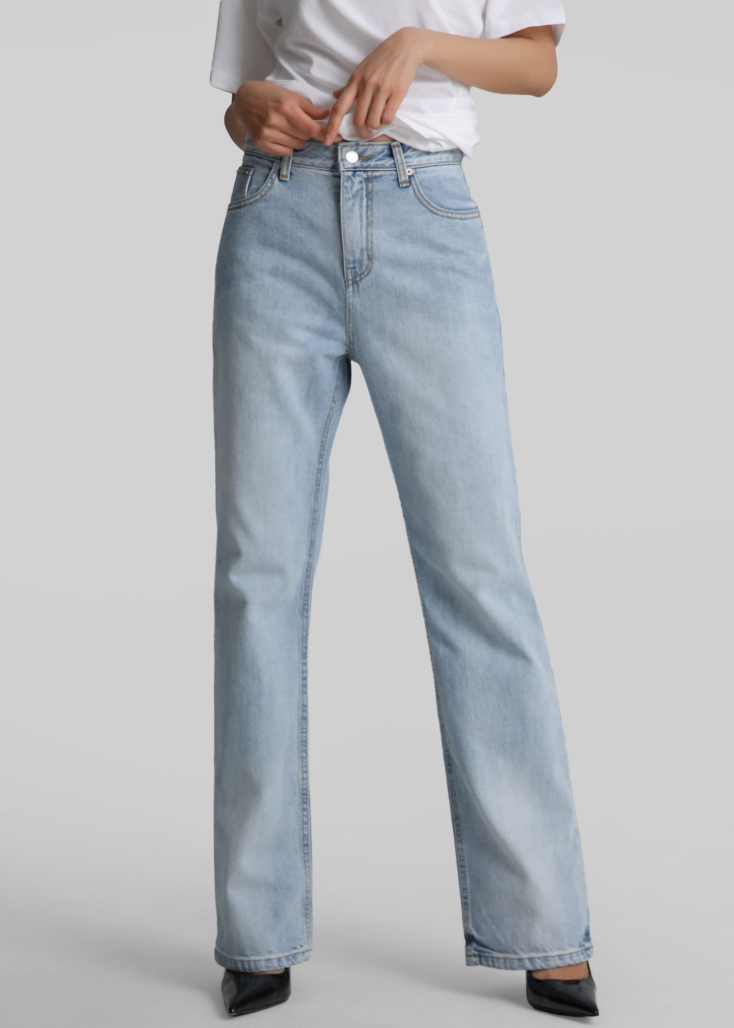 Braila Straight Leg Jeans - Light Wash