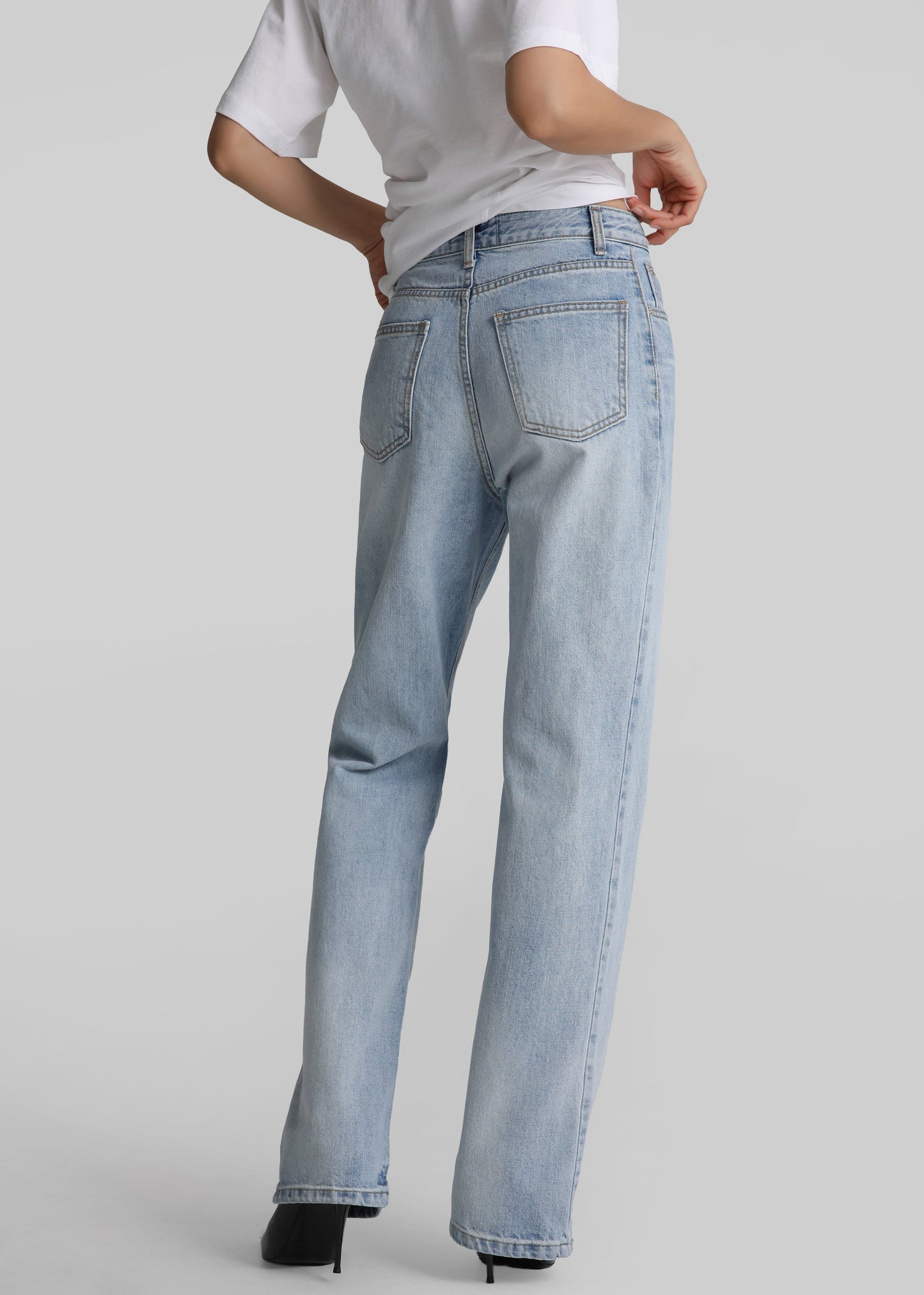 Braila Straight Leg Jeans - Light Wash