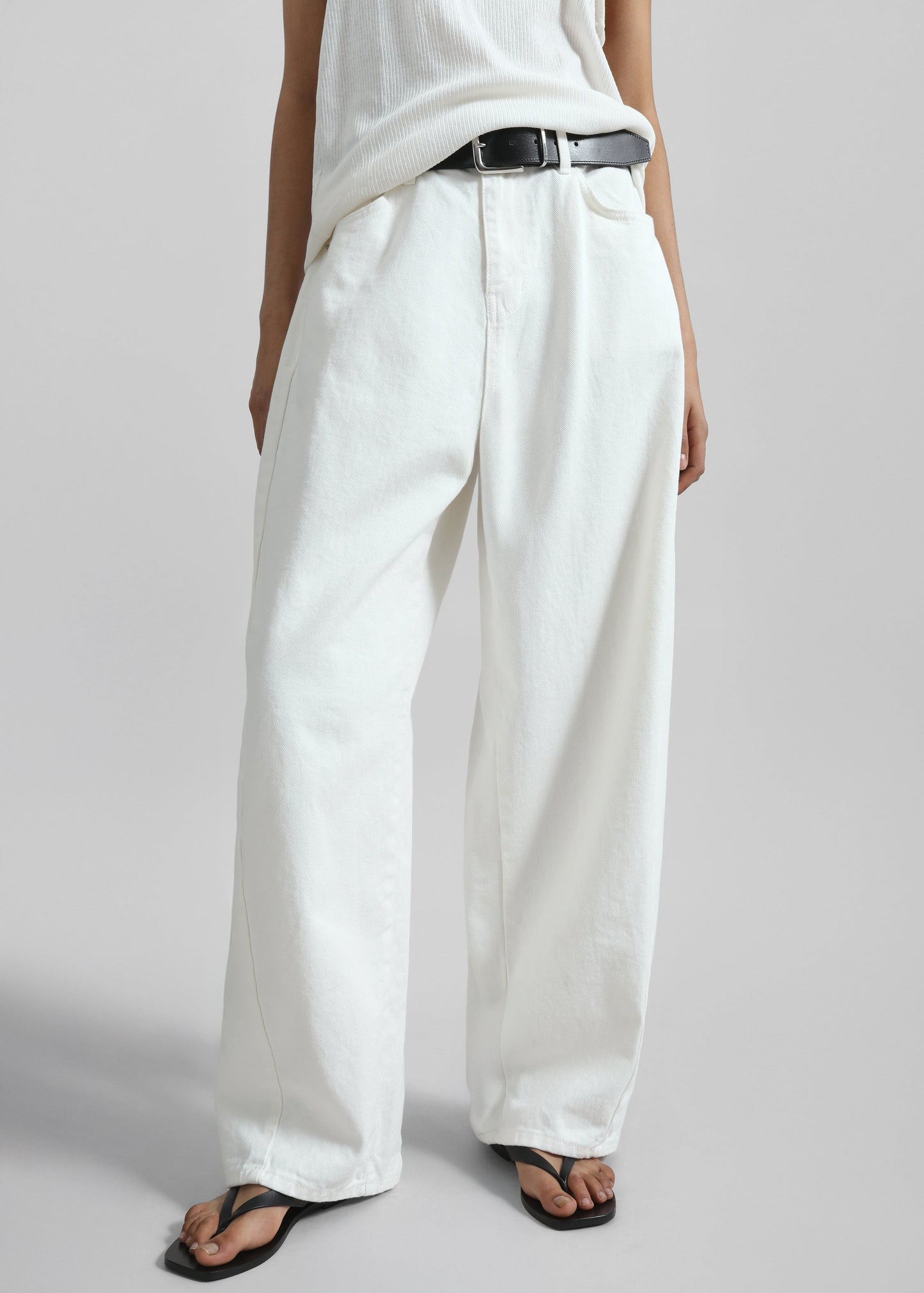 Halgar Frayed Seam Barrel-Leg Jeans - White