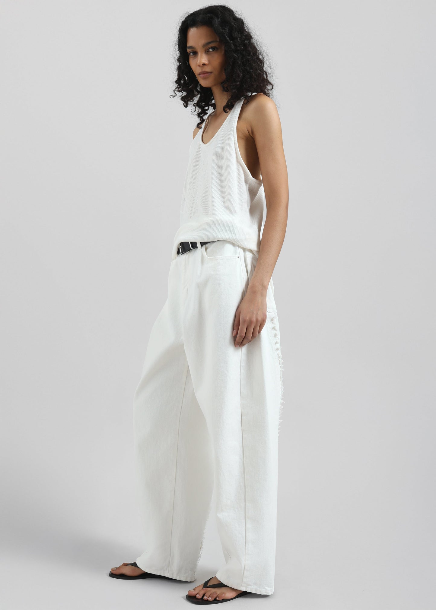 Halgar Frayed Seam Barrel-Leg Jeans - White