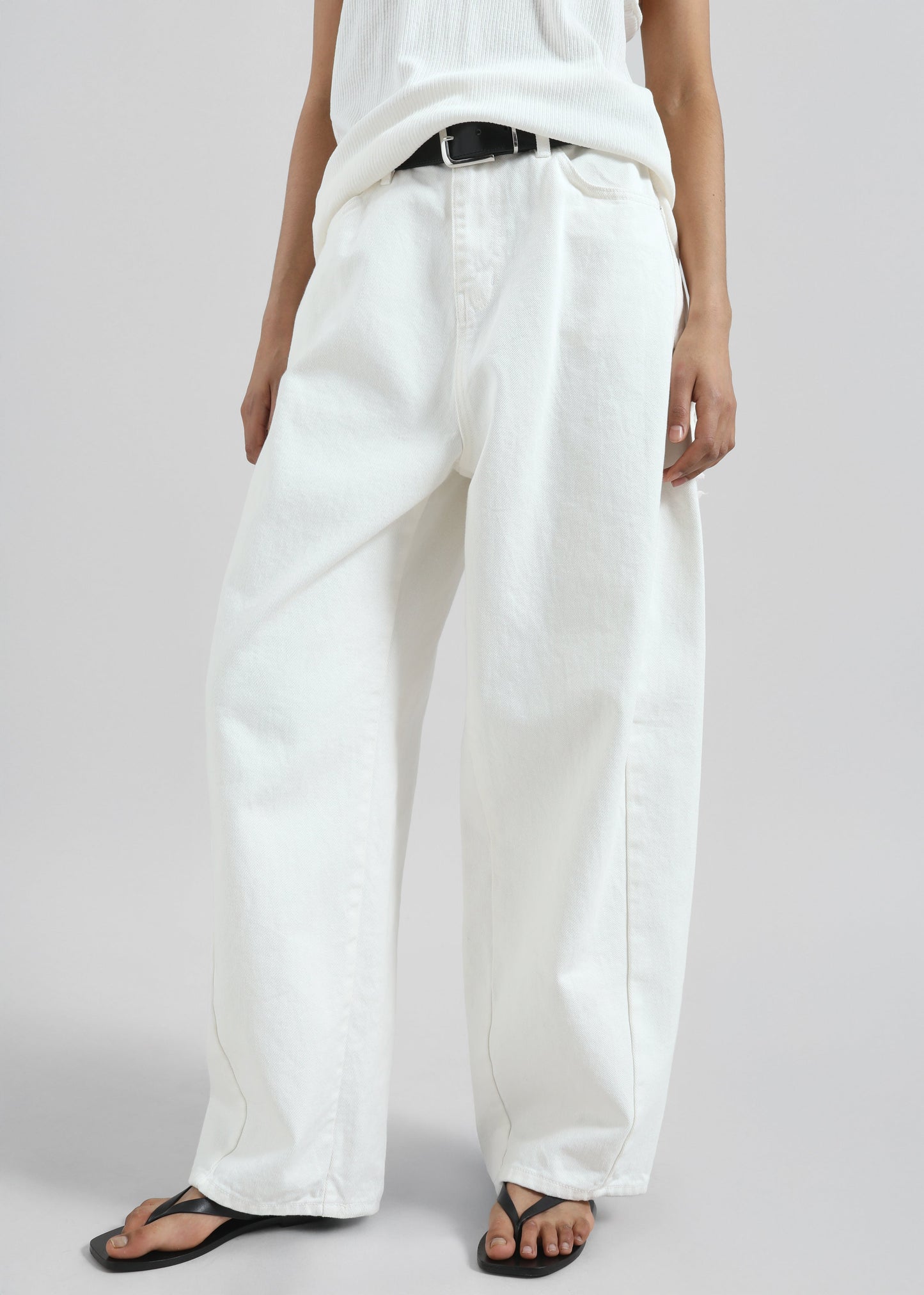 Halgar Frayed Seam Barrel-Leg Jeans - White