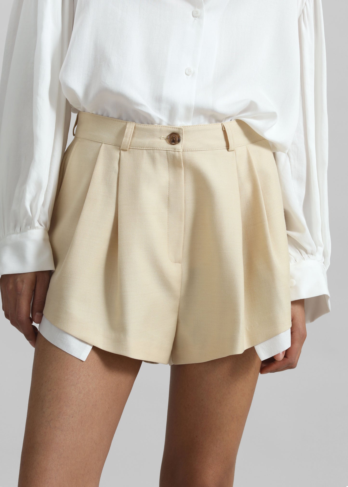 Juvay Pleated Shorts - Pale Yellow