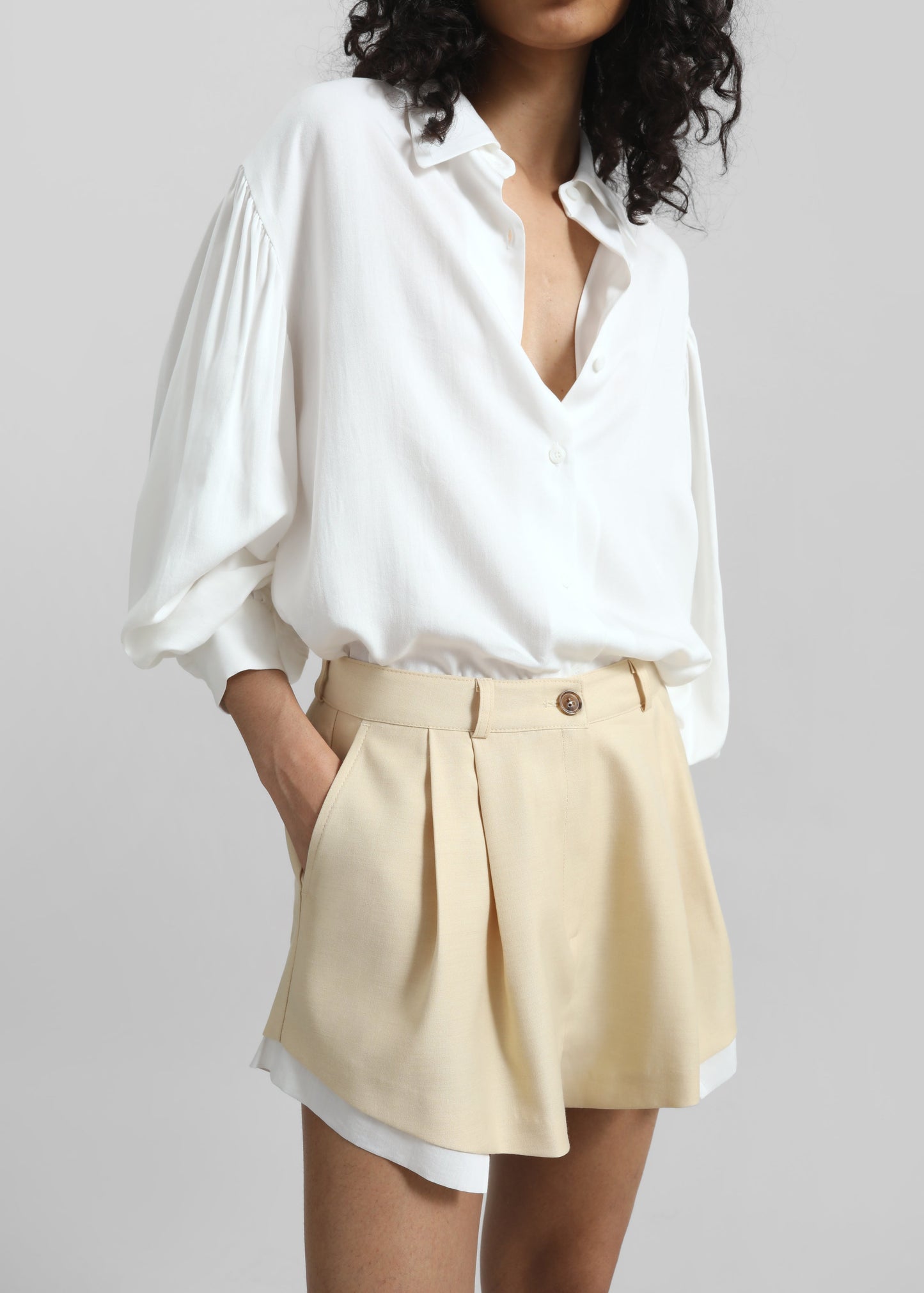 Juvay Pleated Shorts - Pale Yellow