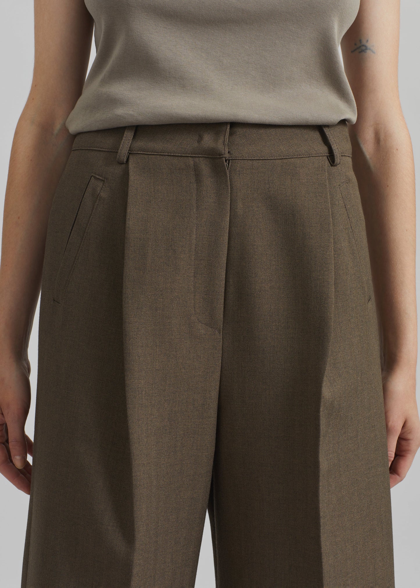 Ninove Bermuda Shorts - Olive Brown