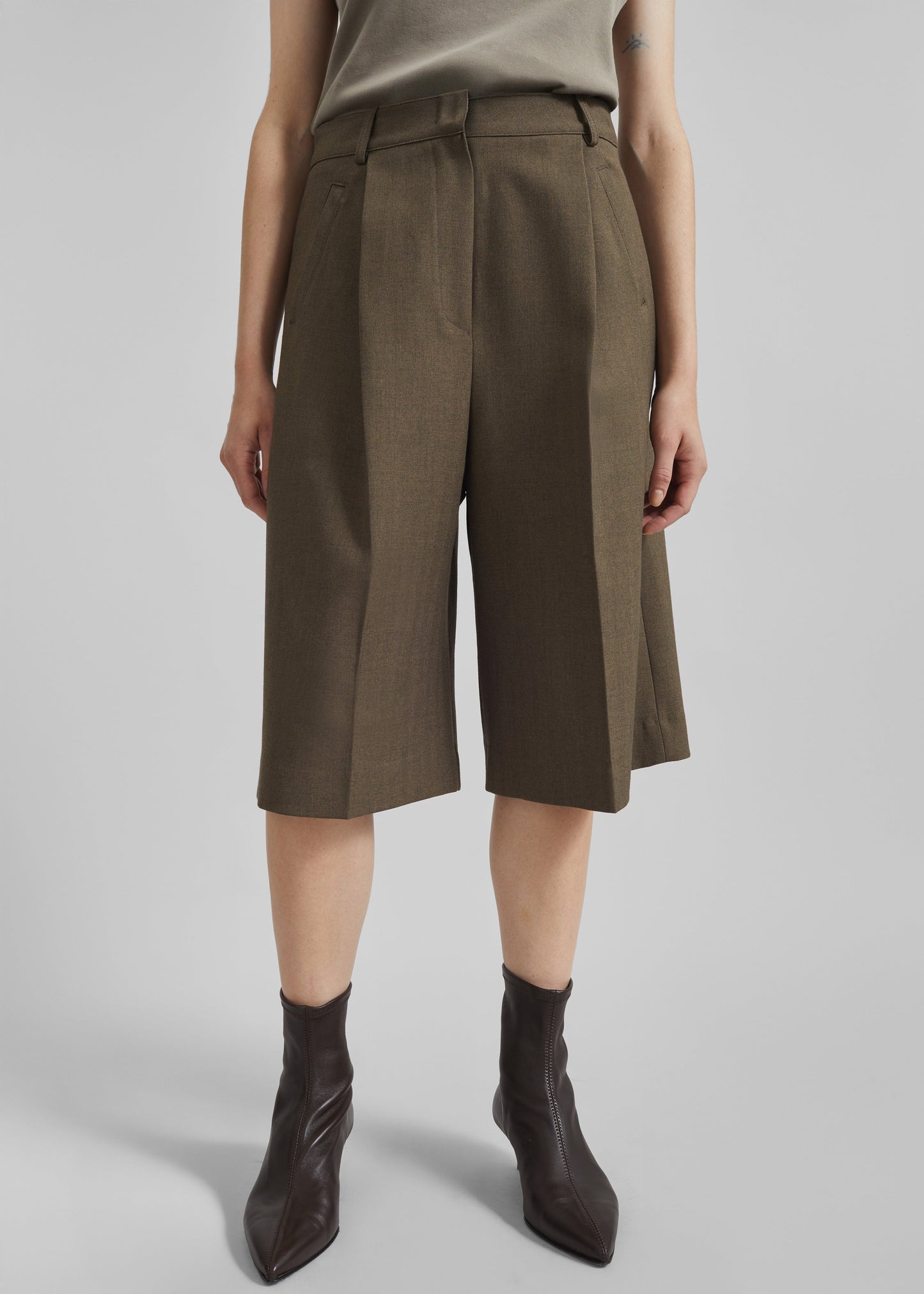 Ninove Bermuda Shorts - Olive Brown