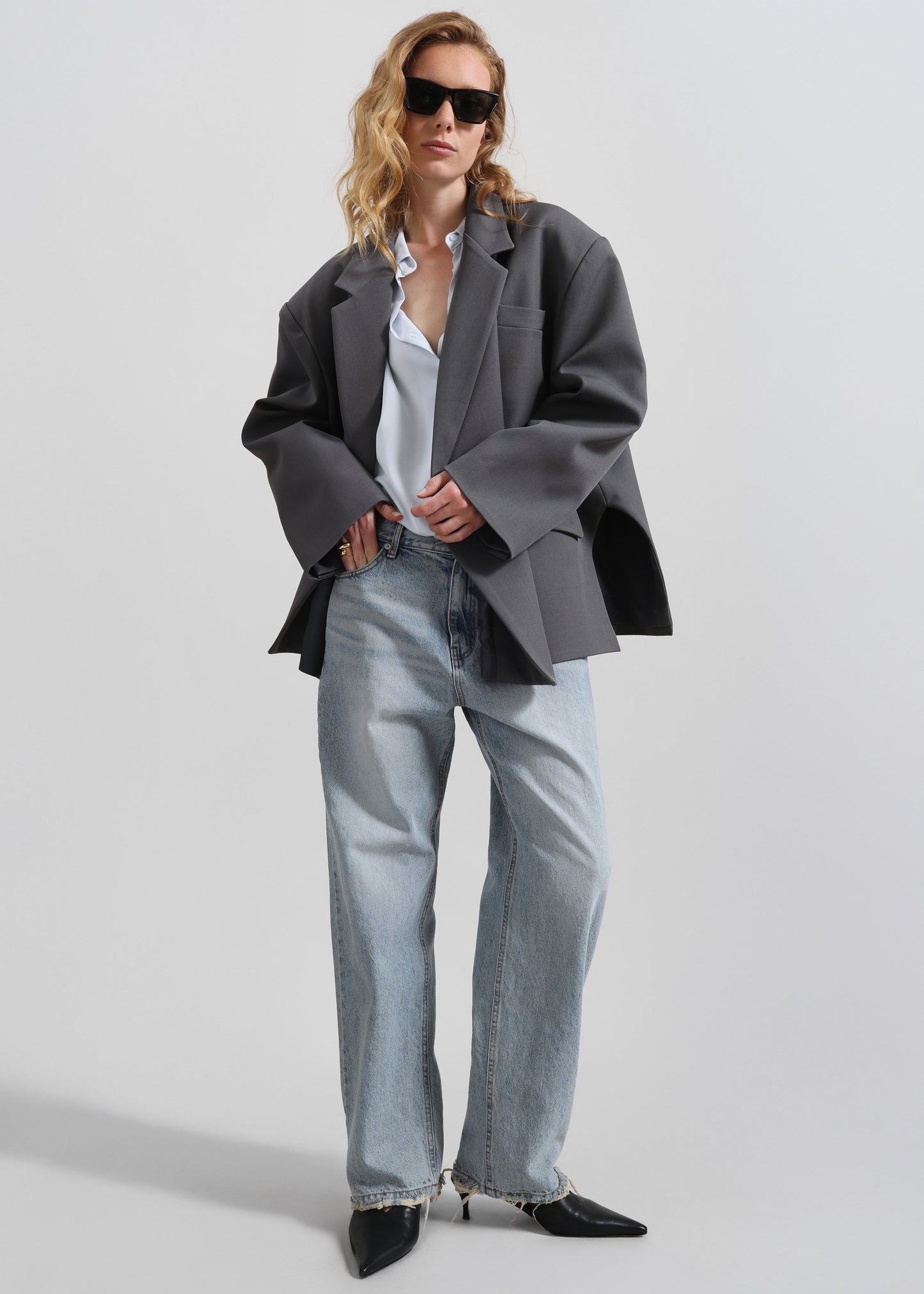 Tarmi Straight Leg Jeans - Light Wash