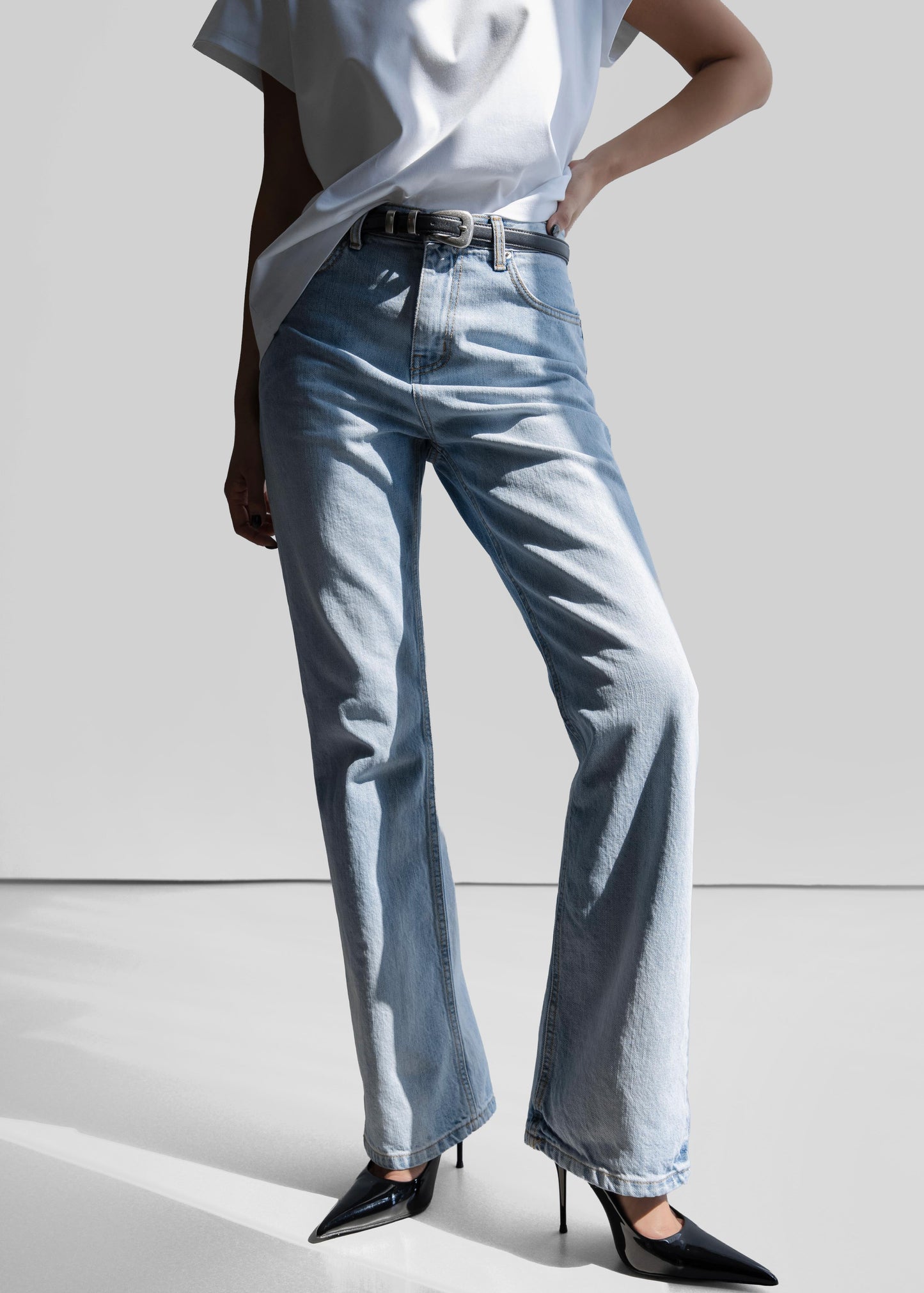 Braila Straight Leg Jeans - Light Wash