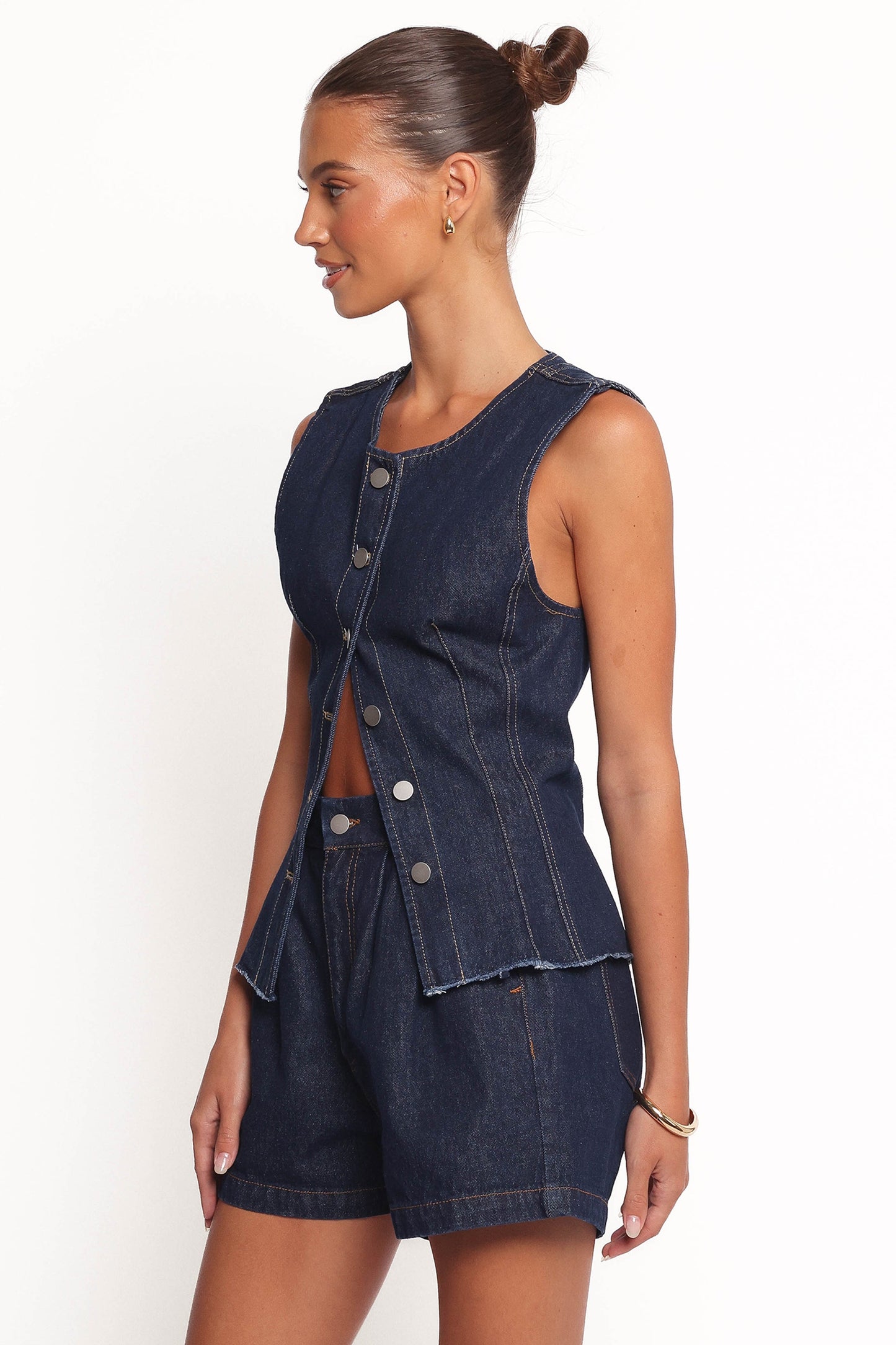 Nylah Pleated Denim Short - Mid Denim