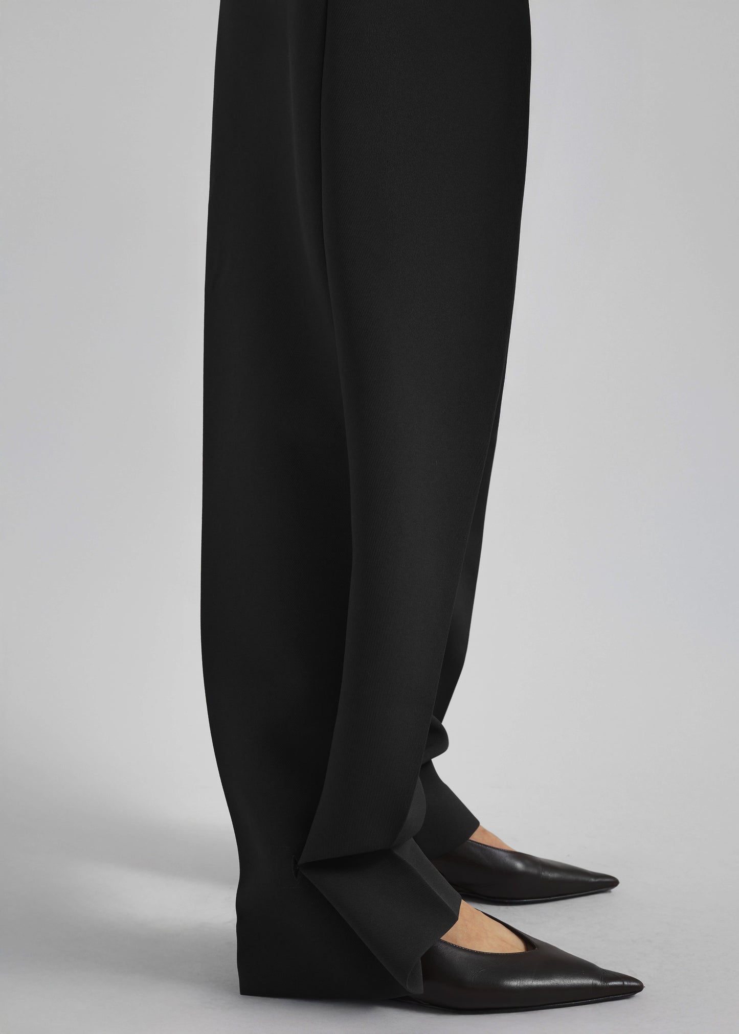 Doyer Pleated Trousers - Black