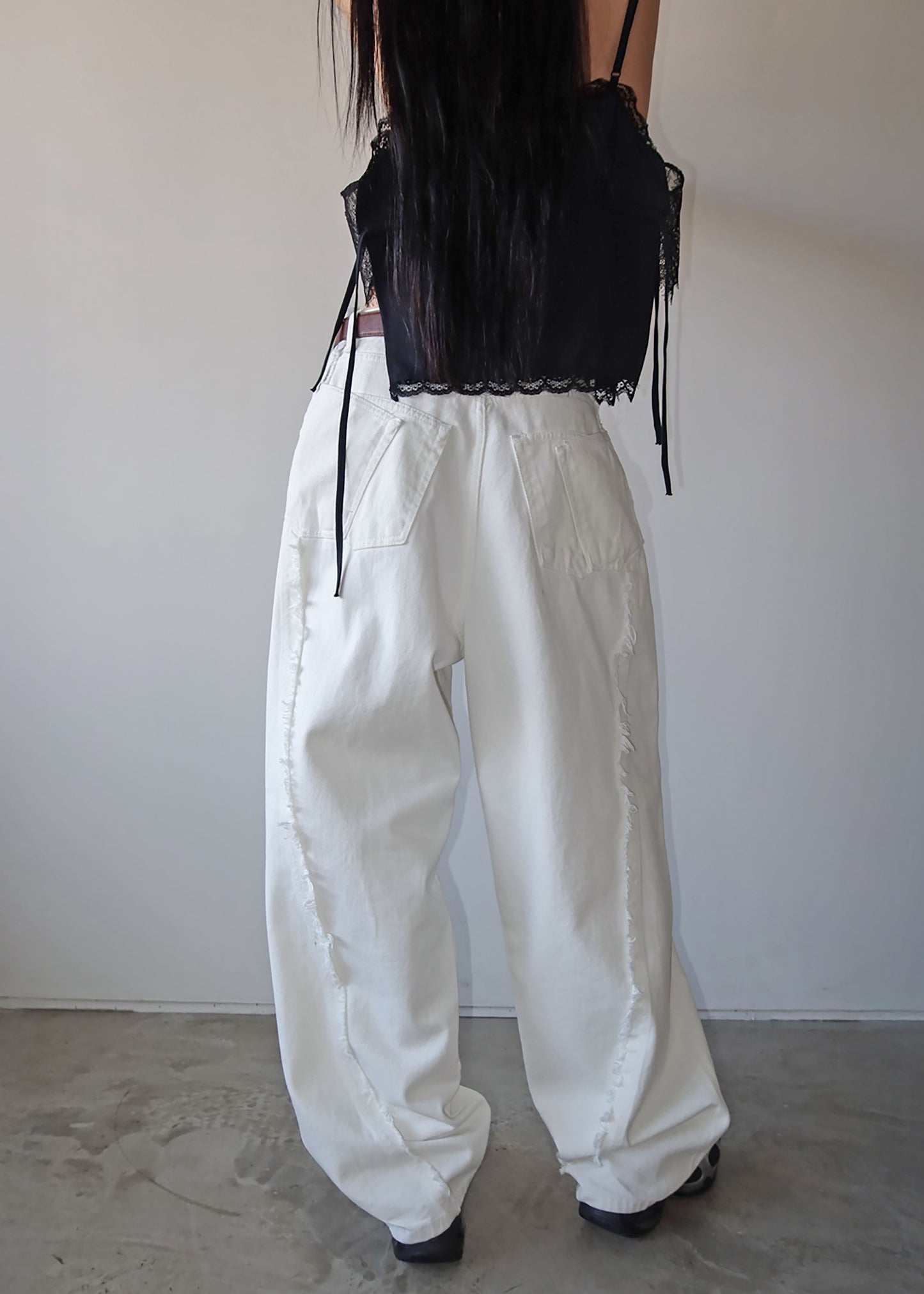 Halgar Frayed Seam Barrel-Leg Jeans - White