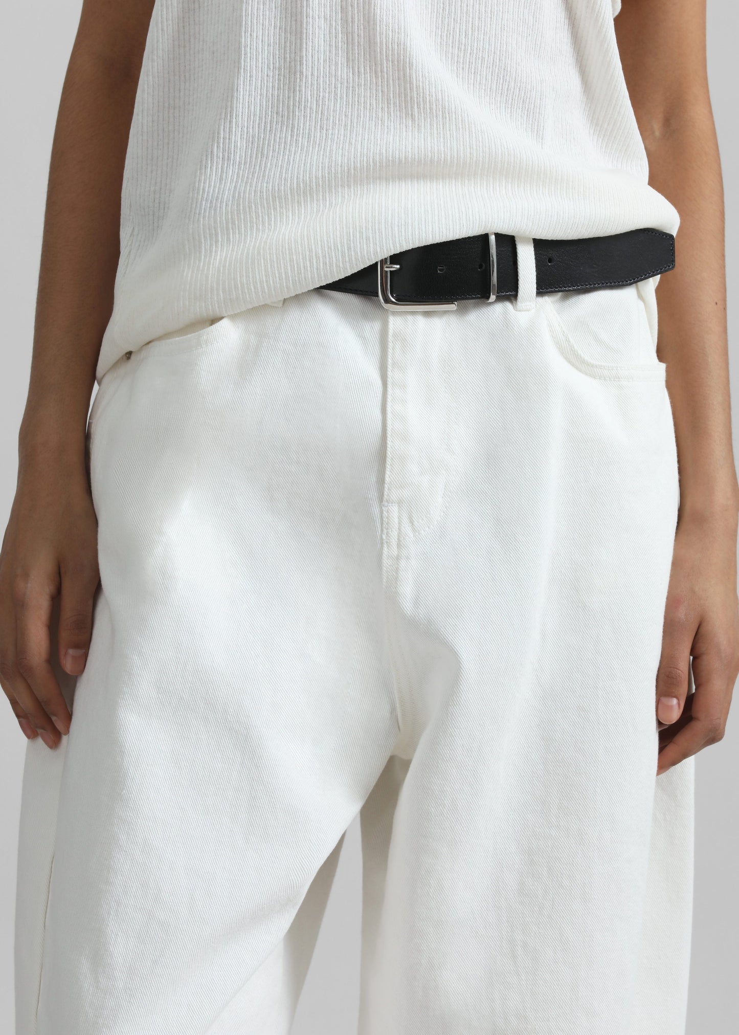 Halgar Frayed Seam Barrel-Leg Jeans - White
