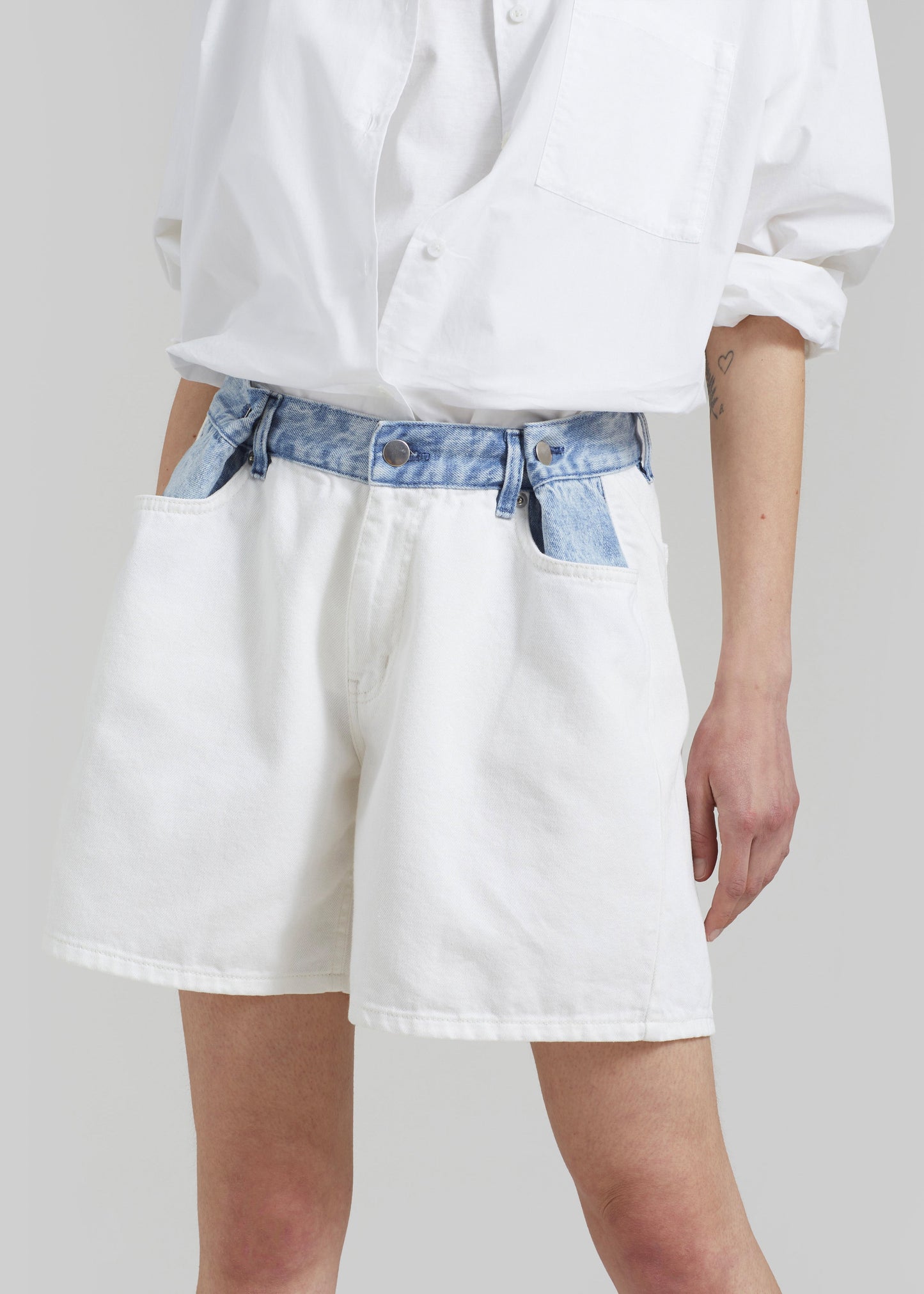 Hayla Contrast Denim Shorts - Off White/Blue