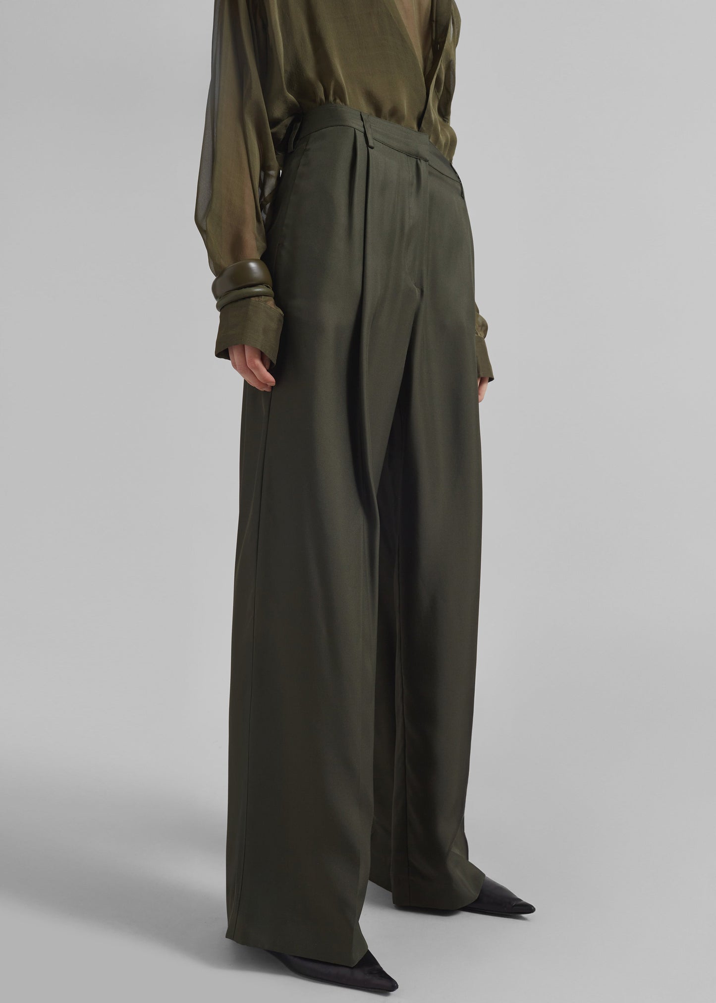 Marfa Pleated Silk Trousers - Khaki