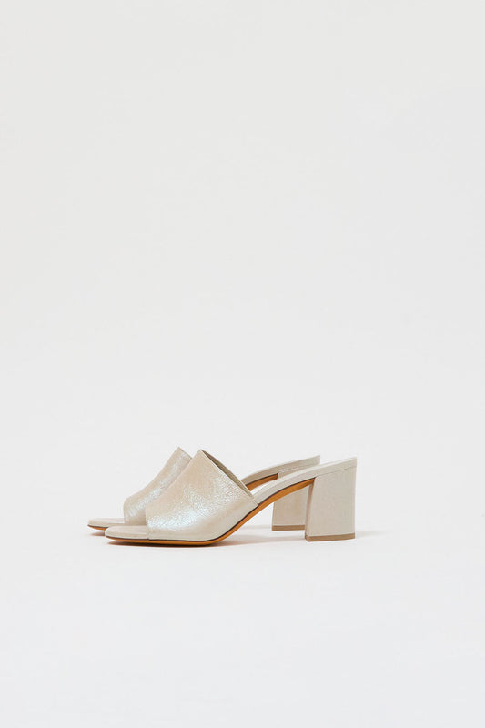 Maryam Nassir Zadeh Mar Mule in Farro