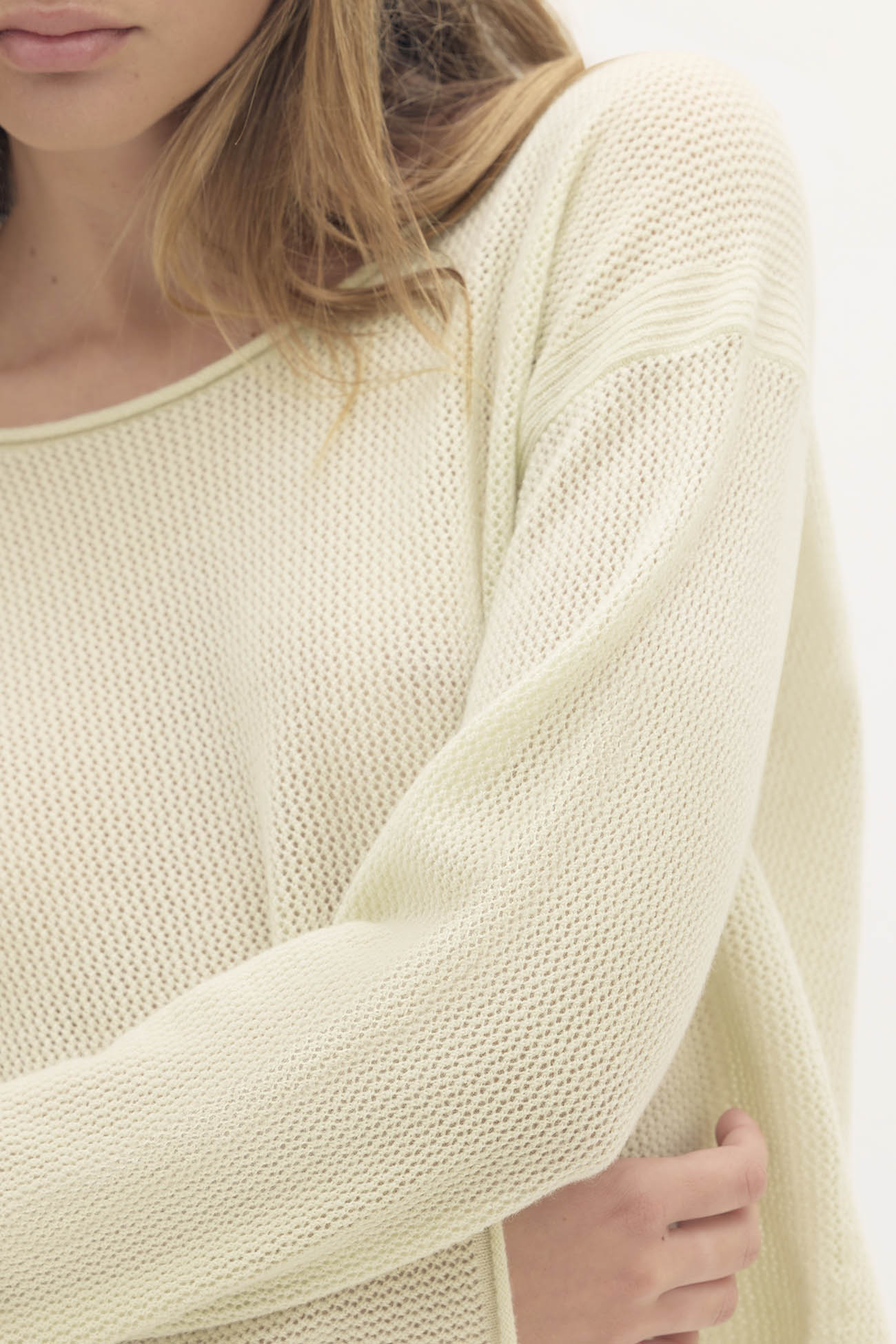 POPPIE CROPPED CASHMERE CREWNECK SWEATER